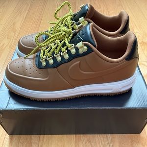 Men’s 9.5 Nike Air Force 1 duck boot low